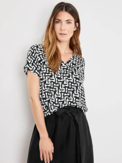 Gerry-Weber-Γυναικείο-Top-V-με-Σούρα-και-Μοτίβο-Ασπρόμαυρο-1